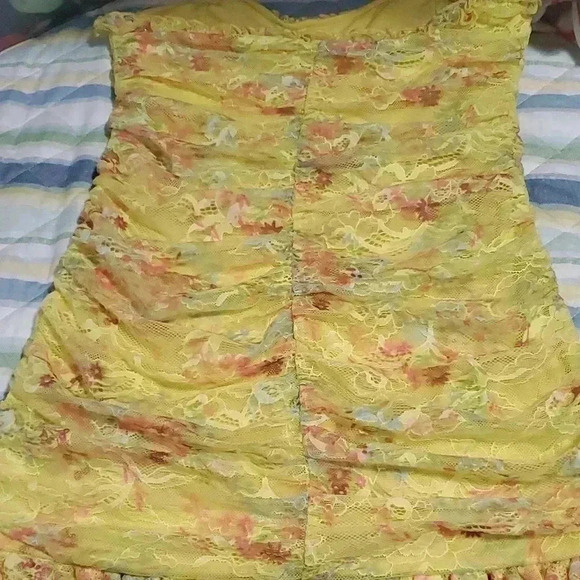 💥F21 yellow scrunched dress - Picture 4 of 9